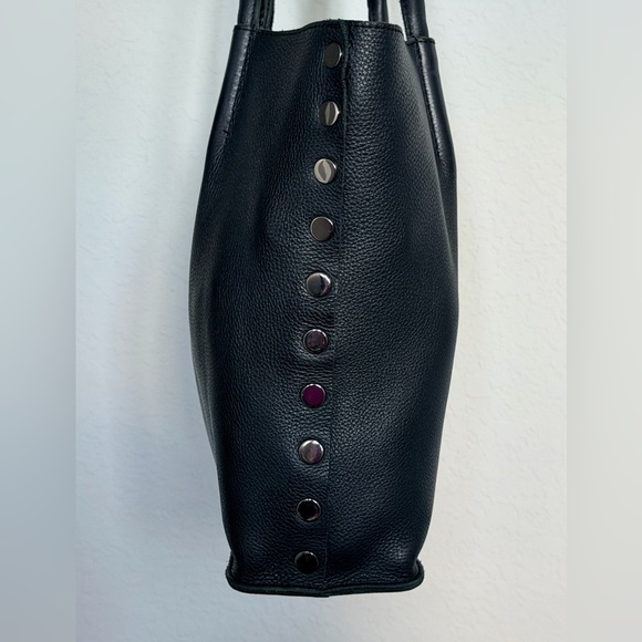 Elegant Black Leather Tote Bag - Picture 5 of 16